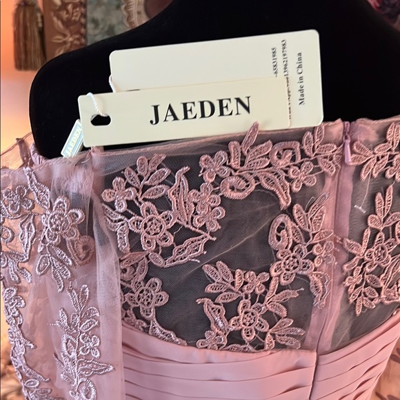 Elegant Formal Pink Lace Evening Gown - Picture 7 of 8